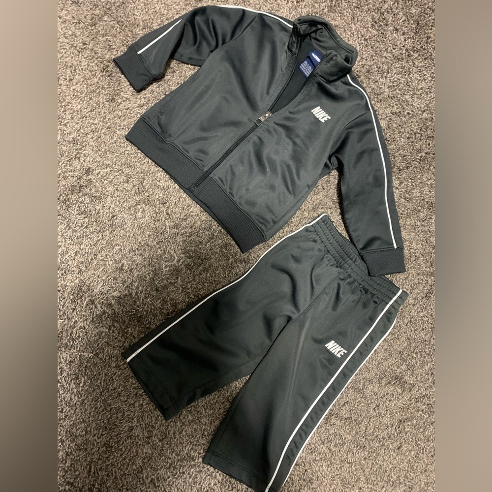NIKE 12m baby/toddler dark grey tracksuit, never worn or washed.